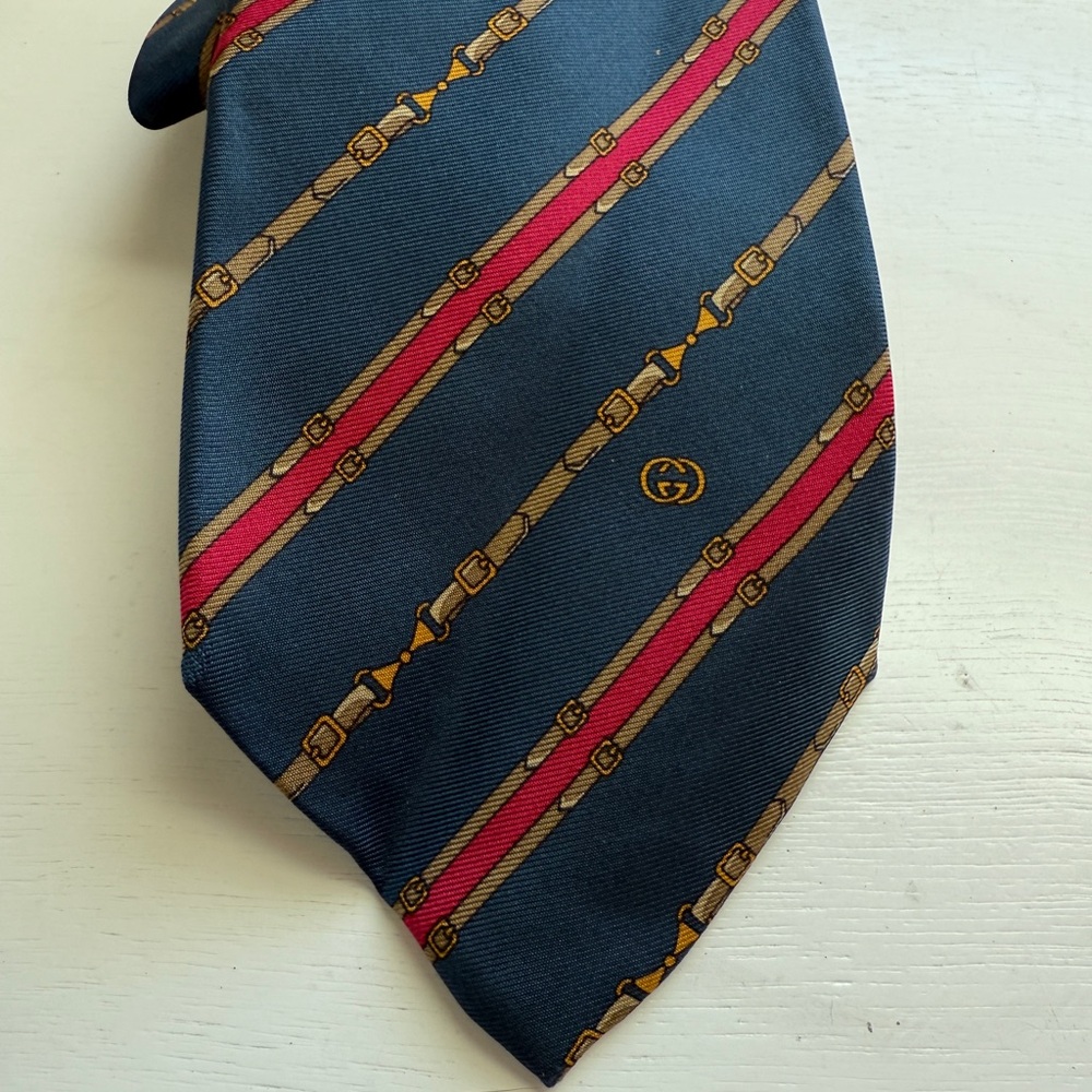 Authentic Vintage Silk Gucci Men's Tie with Blue and Red Striping and logo